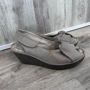 Fly London Yakin Peep Toe Leather Wedges Sandals Womens 41 10 Grey Beige